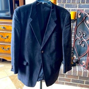 Men’s polyester sport coat.